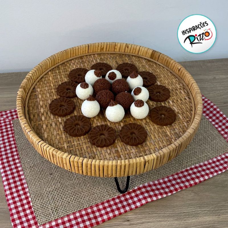 Mini Mesa de Ratan Trançado - 35,5x16cm - 1 unidade - Magazine 25