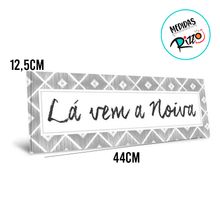 Placa Lá Vem A Noiva - Cinza - 44x12,5cm - 1 unidade - Cromus - Magazine 25