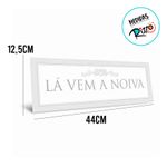 Placa Lá Vem A Noiva - Dourada - 44x12,5cm - 1 unidade - Cromus - Magazine 25