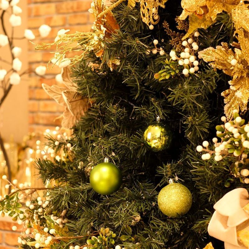 Bola de Natal Lisa / Mate / Glitter Verde Claro 7cm (Bola de Natal em Tubos) - 8 Peças