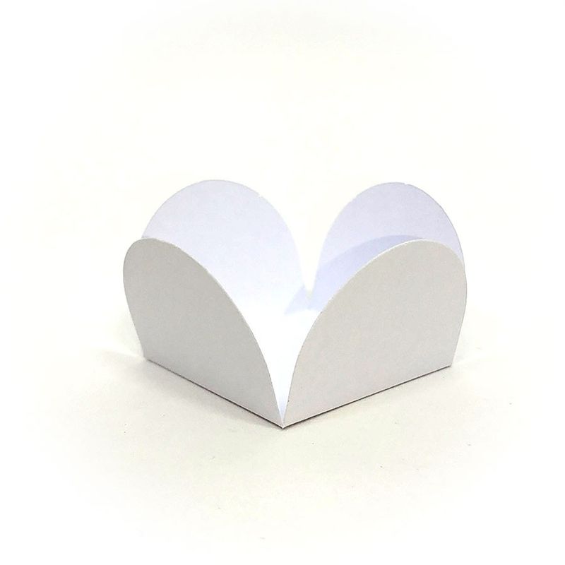 Forminhas para Doces 4 Pétalas Branco  - 50 unidades  - magazine 25