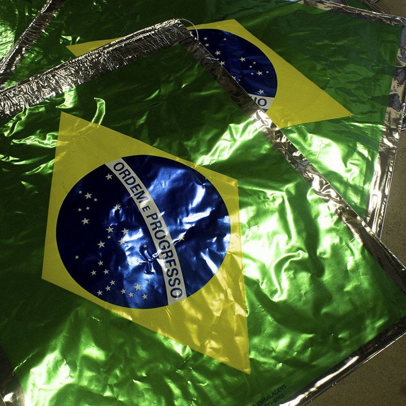 Varal de Bandeirinhas Brasil - Enfeite Para Copa Metálico - 44cm x 36,5cm - 10 Metros - 1 unidade - Magazine 25
